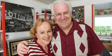 Tanzendes Pensionisten-Paar begeistert die Welt