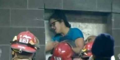 Dramatische Rettung aus einer Hausmauer