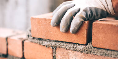 Italiener mauerte Leiche seiner Mutter ein und bezog ihre Pension