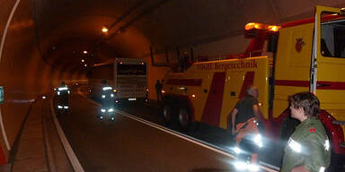 Reisebus brannte im Tunnel