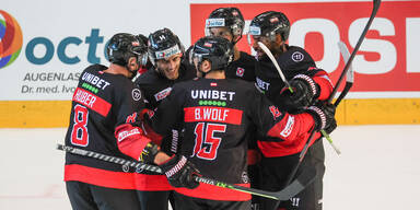 Das &ouml;sterreochische Eishockey-Nationalteam jubelt