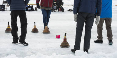 Eisstockschie&szlig;en auf der Natureisfl&auml;che