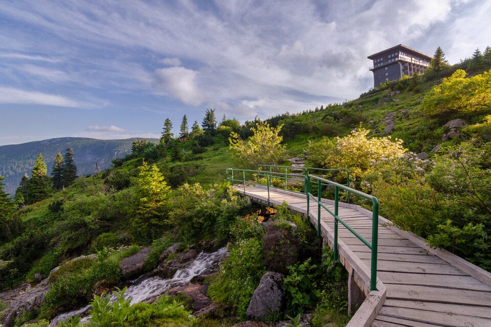 Elbfall. Im Riesengebirge entspringt die Elbe. Der grüne Wanderweg führt von Spindermühle zu den  Elbfall Kaskaden.
