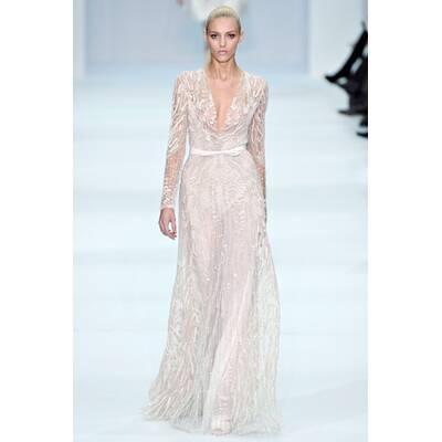 Wer designt Angelinas Brautkleid?