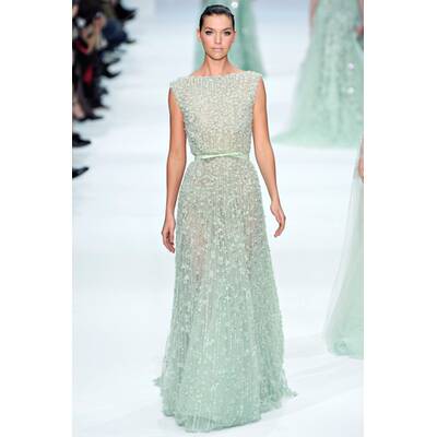 Wer designt Angelinas Brautkleid?