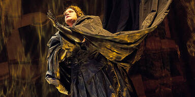 Stefanie Reinsperger wird jetzt für „Elisabeth!“ zur düsteren Sisi