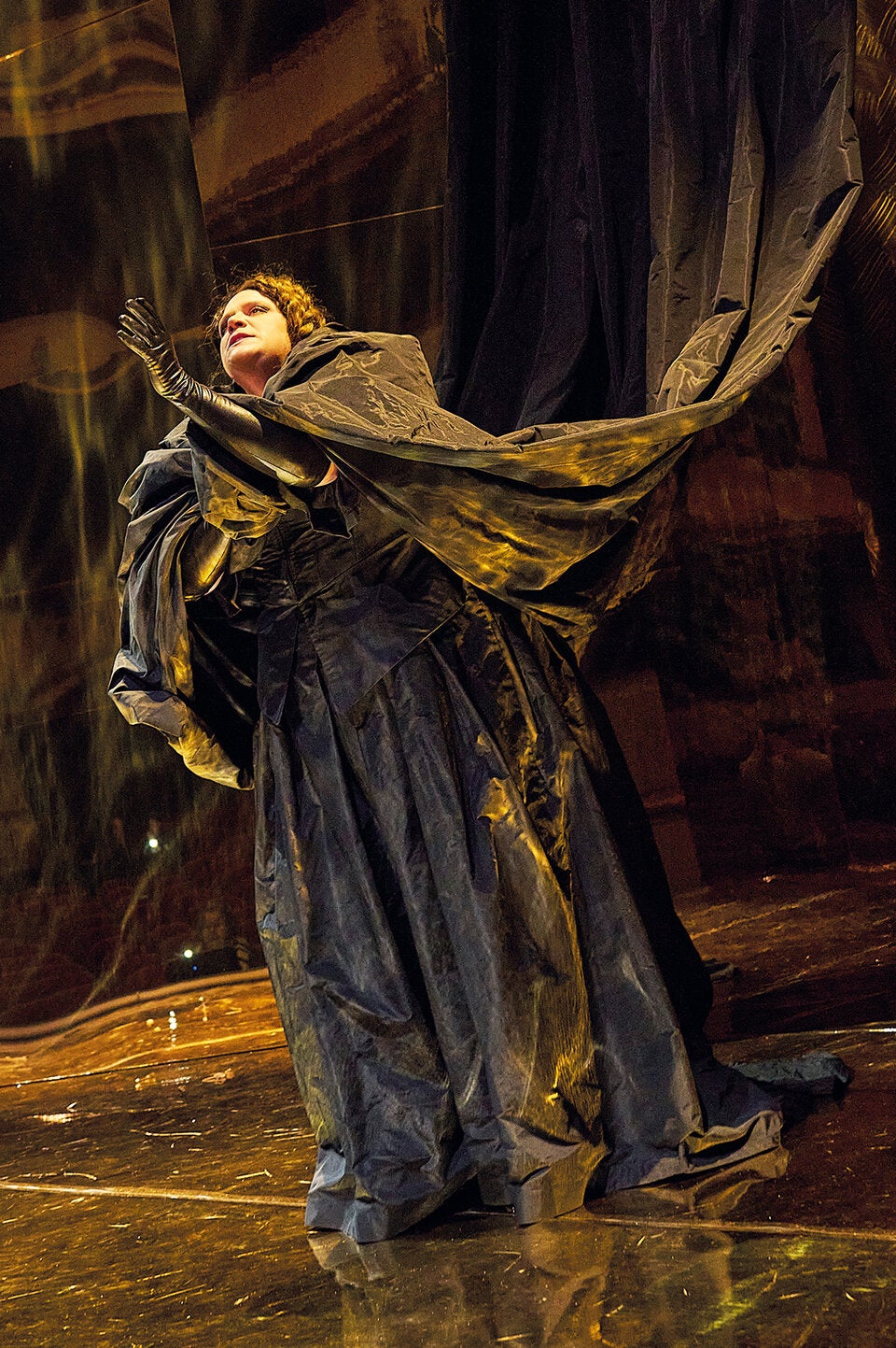 Stefanie Reinsperger wird jetzt für „Elisabeth!“ zur düsteren Sisi