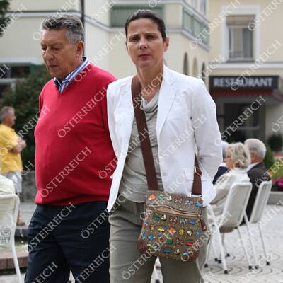 Vor Gericht in Wien ließ er sich entschuldigen. Er weilte in Bayern.