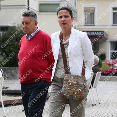 Vor Gericht in Wien ließ er sich entschuldigen. Er weilte in Bayern.