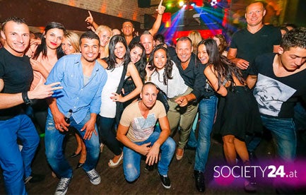 Gitta Saxx legt im Elysium auf