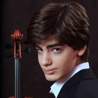 Rihanna - Queen of Downloads