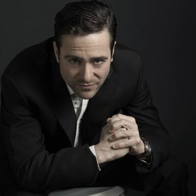 Rihanna - Queen of Downloads