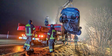 Wollte Freundin nach Hause fahren: Enkel (14) schrottet Opas Audi auf A2