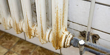 Erst Schmutz entfernen, dann neu streichen