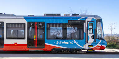 Das erste Tram Train-Fahrzeug &Ouml;sterreichs steht in Eferding in den Startl&ouml;chern