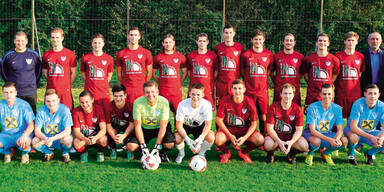 Fu&szlig;ball-Elf w&auml;hrend Spiel ausgepl&uuml;ndert