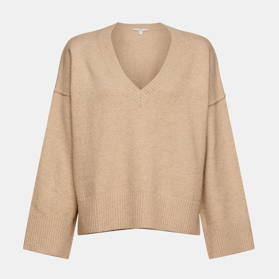 Hailey Bieber trägt Miniröcke auch an kalten Tagen