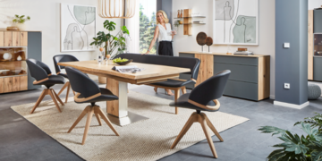 Esstisch mit Stühlen