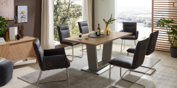 Esstisch mit Stühlen