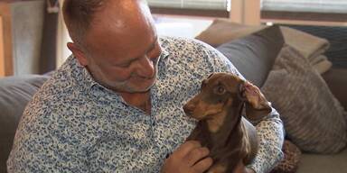 Ex-Hundef&uuml;hrer mit Zwergdackel