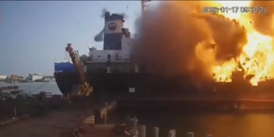 Horror-Bilder: Riesenexplosion auf &Ouml;ltanker