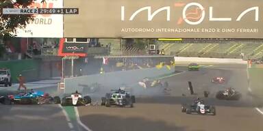15 Autos schrotten sich in Imola &ndash; Horror-Start in der Formel 4