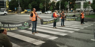 Klimakleber legen Verkehr in St. Pölten lahm