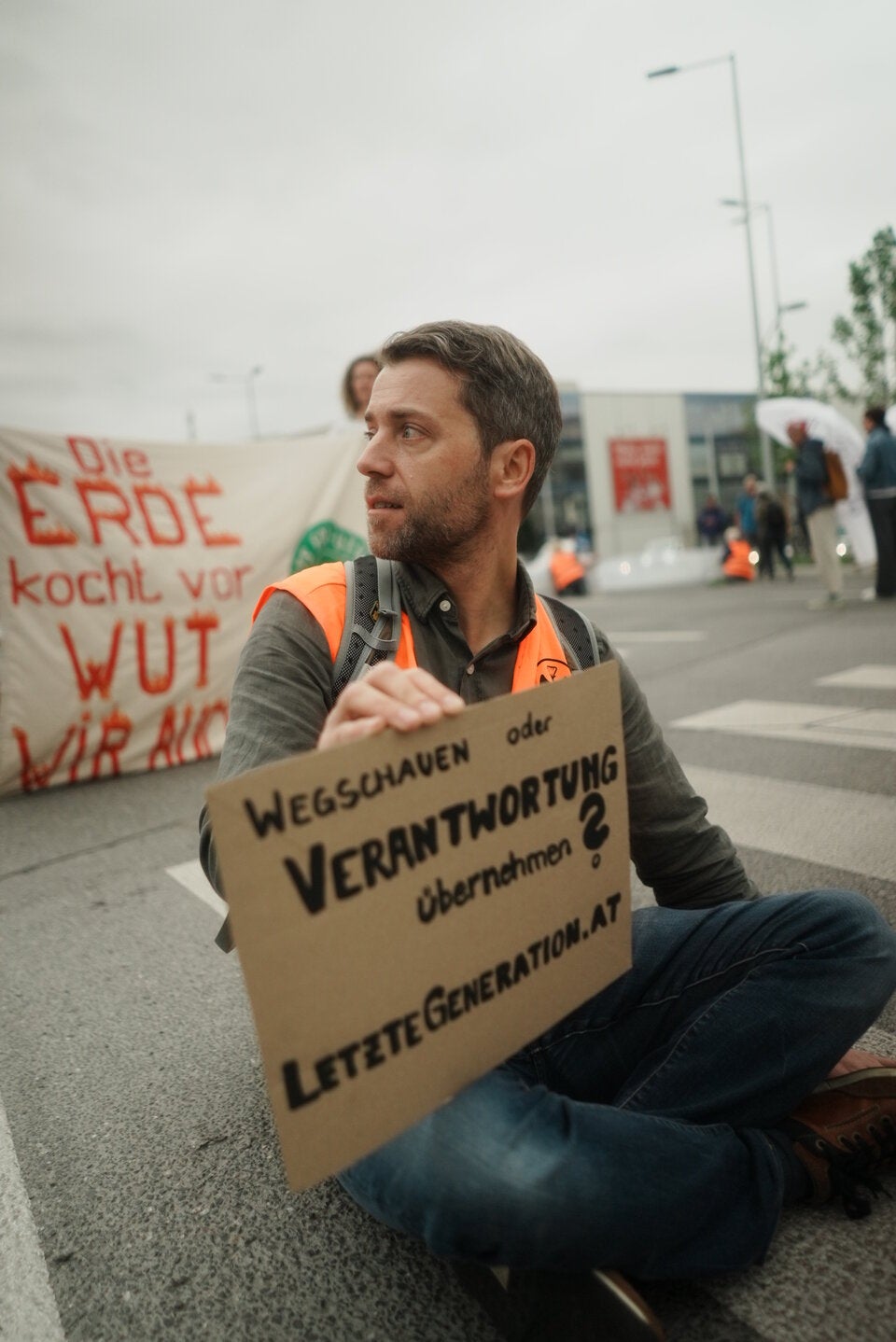 Klimakleber legen Verkehr in St. Pölten lahm