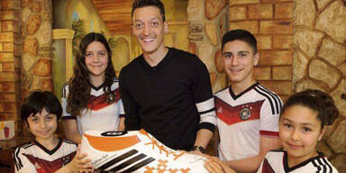 Özil zahlt OP's für kranke Kinder