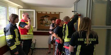 Bub in Lift gefangen