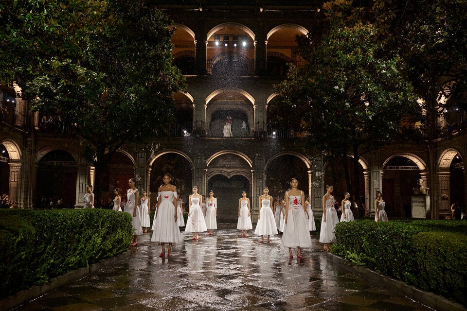 Dior: Exzentrische Fashion Show in Mexiko