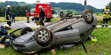 43-j&auml;hriger Pkw-Lenker st&uuml;rzt &uuml;ber B&ouml;schung &ndash; tot