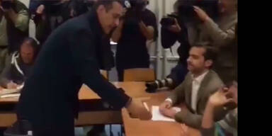 FP-CHEF HC Strache nicht die Hand geben. - YouTube.mp4.Standbild001.jpg