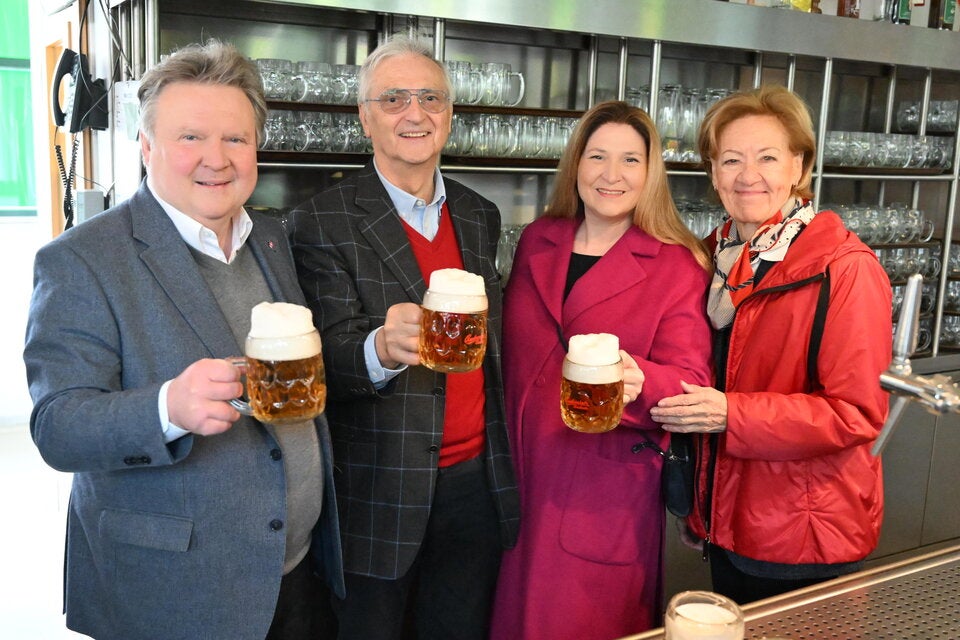 Stabile Bierpreise: Im Schweizerhaus auf den Frühling trinken!