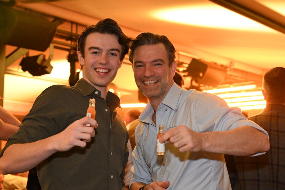 Schauspieler Jakob Seeböck genoss die Stimmung und den Schnaps. 