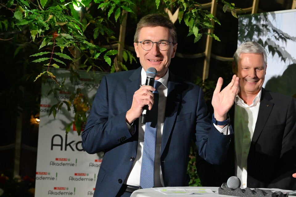 SPAR-GF Alois Huber verbreitete gute Stimmung im Palmenhaus. 