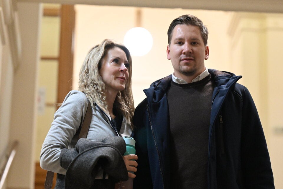 Simone Lugner mit emotionaler Stütze Clemens Trischler