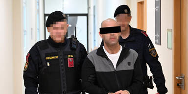 Angeklagter Mordversuch Polizist Parlament