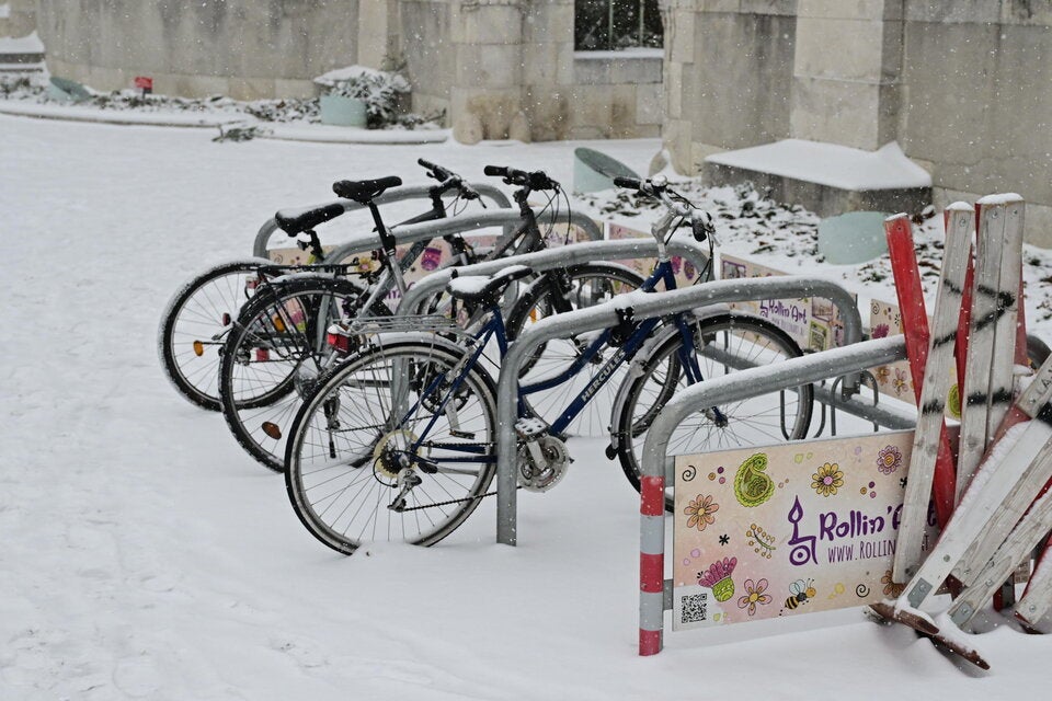 Schnee-Chaos in Wien: Autos rutschen über die Straßen