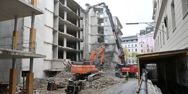 Abriss von Rene Benkos Prestigeobjekt in vollem Gange