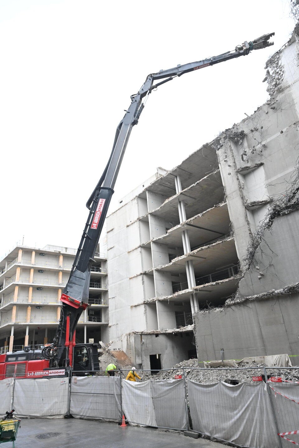 Abriss von Rene Benkos Prestigeobjekt in vollem Gange