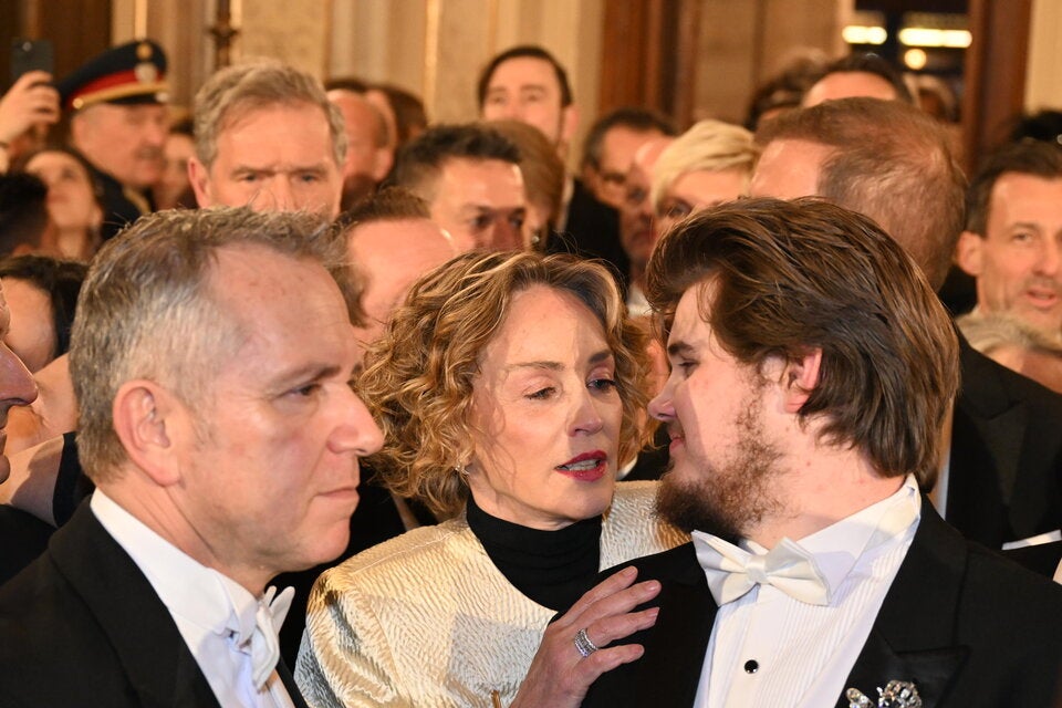 Opernball: Sharon Stone auf der Flucht