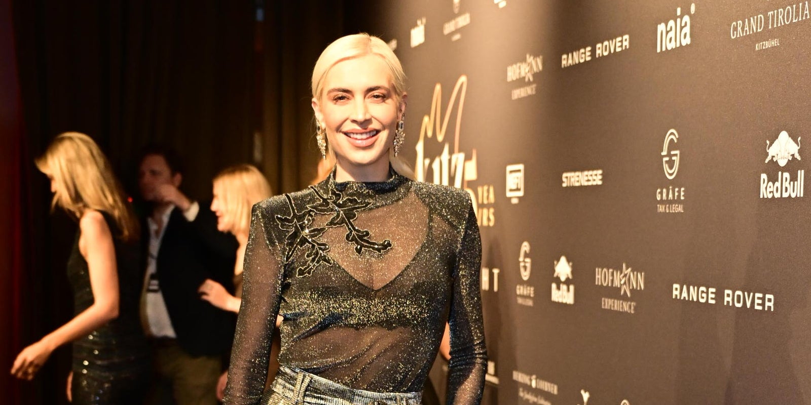 Reality-Star Verena Kerth strahlt in Kitzbühel mit neuem Look - stars24