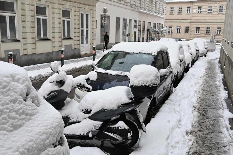 Flughafen wieder offen, aber Chaos dauert an