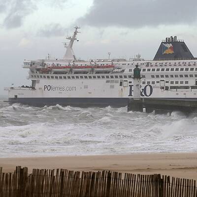 23:55 Zirkuszelt stürzt ein