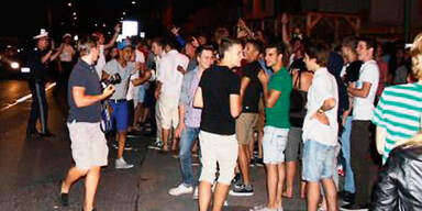 700 Gäste gegen 80 Polizisten