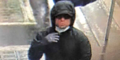 Juwelier-Raub: Polizei fahndet nach diesem Mann