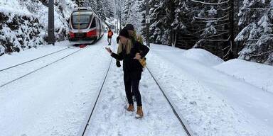 Fahrg&auml;ste mussten zu Fu&szlig; zum Bahnhof Gries gehen