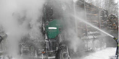 Lkw fing auf der B50 Feuer