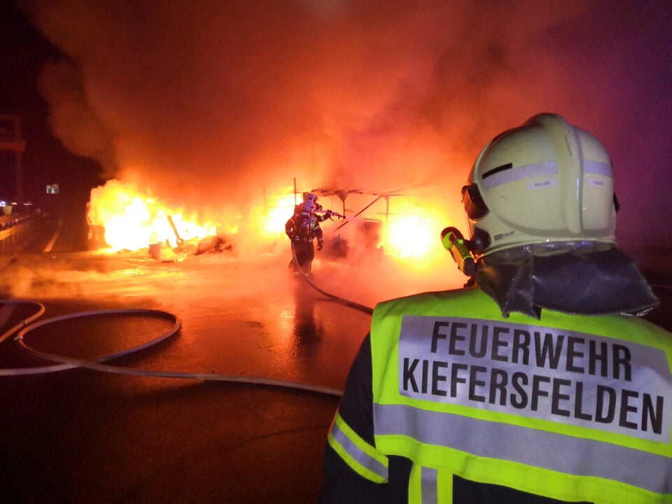 Zwei Fahrzeuge auf Inntalautobahn in Tirol ausgebrannt